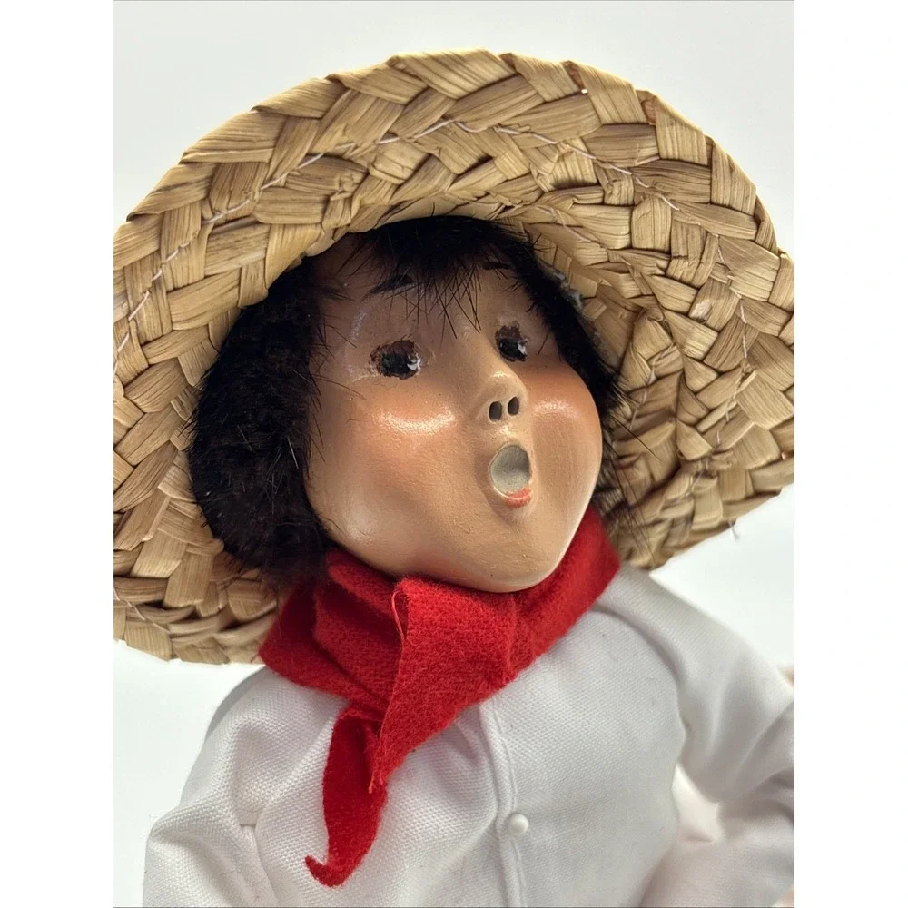 Retired Byers Choice Carolers Children of the World Mexico Boy & Girl 1997